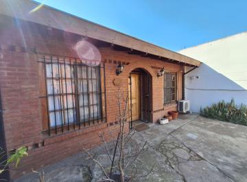 Casa de 4 ambientes, Ituzaingó · Venta Casa 4 Ambientes con Pileta Apta Credito