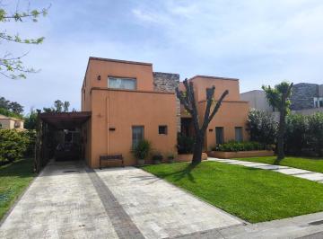 Casa · 275m² · 4 Ambientes · 3 Cocheras · Casa en Venta La Reserva