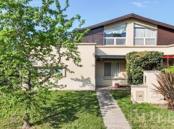 Casa · 120m² · 5 Ambientes · 1 Cochera · Casa en Venta en La Madrugada