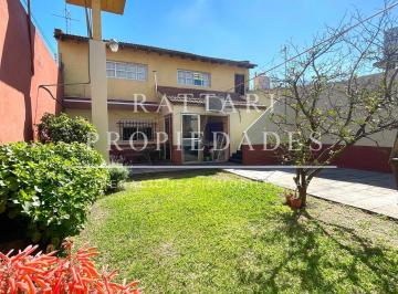 Casa de 5 ambientes, La Matanza · Venta Casa en Lote Propio de 5 Ambientes con Parque y Cochera en Isidro Casanova