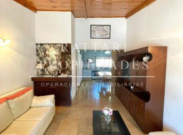 Casa de 5 ambientes, La Matanza · Venta Casa en Lote Propio de 5 Ambientes con Parque y Cochera en Isidro Casanova