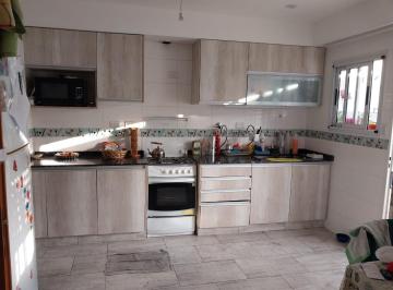 PH · 86m² · 3 Ambientes · Venta Directa: PH de 3 Ambientes con Terraza Privada en Mataderos