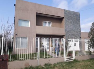 Casa · 263m² · 6 Dormitorios · 1 Cochera · Casa Ubicada en El Barrio Bosch. con 5 Dorm., 2 en Planta Baja, Living Comedor, Cocina Comedor