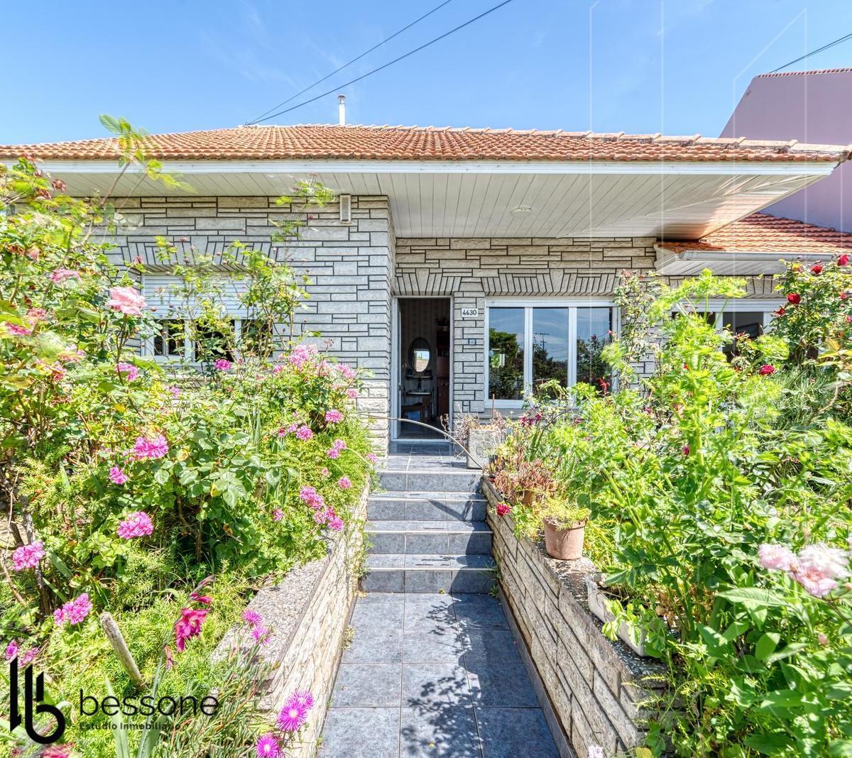Chalet 4 amb, 168m² con garage y patio — Las Avenidas
