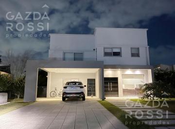 Casa · 700m² · 4 Ambientes · 2 Cocheras · Importante Propiedad de Diseño Moderno a La Venta en Barrio La Horqueta, Canning