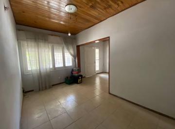 Casa · 80m² · 4 Ambientes · 1 Cochera · Casa de Dos Dorm. con Cochera y Patio en Arroyito, Rosario