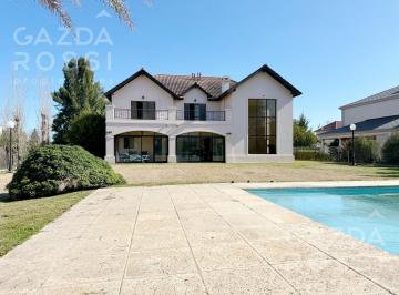 Casa · 1040m² · 5 Ambientes · 1 Cochera · Casa en San Eliseo