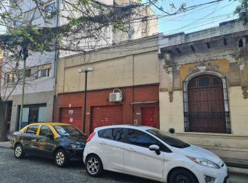 Casa · 200m² · 6 Ambientes · 1 Cochera · Casa en Venta en Abasto. Oportunidad.