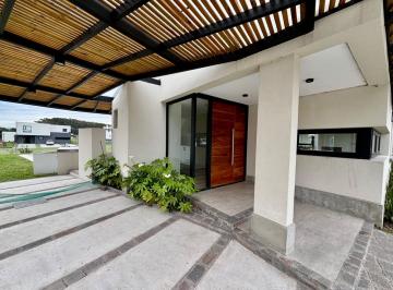 Casa · 169m² · 4 Ambientes · 4 Cocheras · Erne Vende Casa Barrio Privado a Estrenar Rumenco Joven