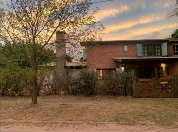 Departamento de 4 ambientes, Ostende · Duplex en Barrio Estable