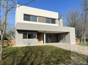 Casa · 240m² · 6 Ambientes · 1 Cochera · Casa en Venta en Fincas de Hudson