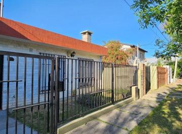 Casa · 110m² · 3 Ambientes · 1 Cochera · Venta Casa 2 Dorm. Pileta Granadero Baigorria Barrio a m del Rio