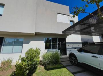 Casa · 165m² · 2 Ambientes · 1 Cochera · Casa en Venta en Rössen, Valle Escondido - 2 Dorm.