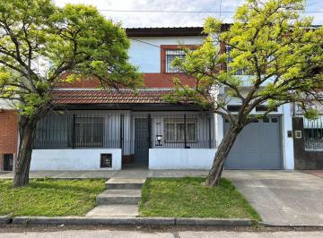 Casa · 196m² · 5 Ambientes · 1 Cochera · Casa en Florencio Varela Centro