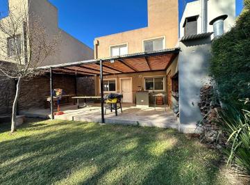 Casa · 110m² · 4 Ambientes · 2 Cocheras · Casa en Venta 4 Ambientes en Barrio Cerrado
