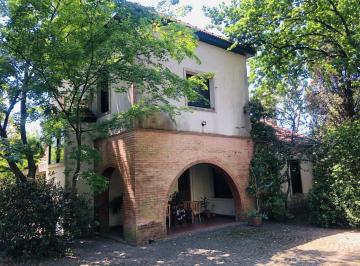 Casa · 221m² · 7 Ambientes · Casa en Venta Villa Castells