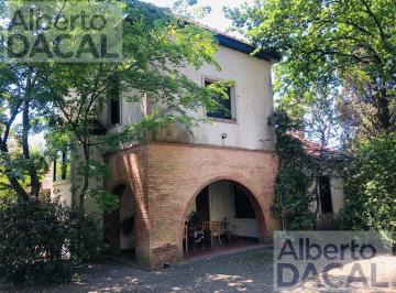 Casa · 221m² · 7 Ambientes · Casa en Venta Villa Castells Lote 50 X 54