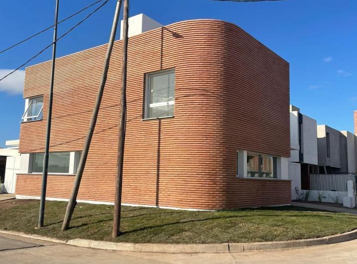 Casa · 100m² · 4 Ambientes · 1 Cochera