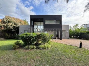 Casa de 3 ambientes, San Vicente · Casa de 3 Ambientes con Piscina Muy Luminosa y Ventilada.