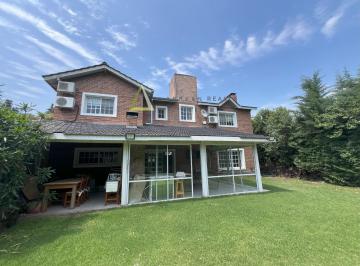 Casa · 295m² · 4 Ambientes · 2 Cocheras · Casa en Venta en Mapuche Country Club