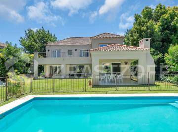 Casa · 352m² · 4 Ambientes · 2 Cocheras · Disponible Año Nuevo, Enero y Febrero!
