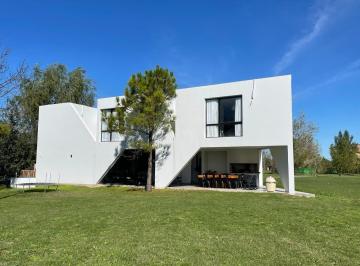 Casa · 242m² · 3 Dormitorios · Casa en Venta en La Carolina Country Club - Piñero