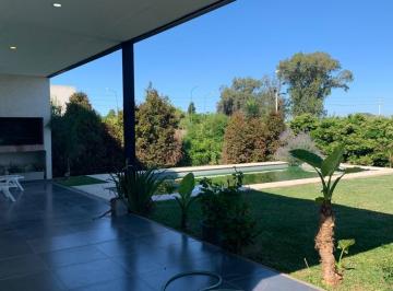 Casa · 175m² · 4 Ambientes · Casa en Pilar del Este