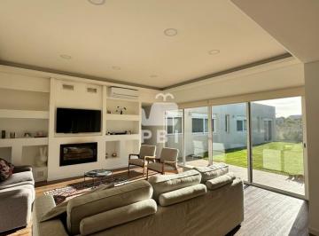 Foto1 · Casa 3 Dorm. - Ref: Pbi14148