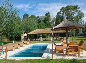 Casa · 60m² · 2 Ambientes · Casa Quinta en Venta con Amplio Parque y Piscina