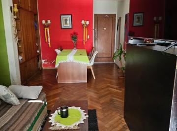 Departamento de 2 ambientes, Constitución · 2 Amplios Ambientes con o Sin Renta