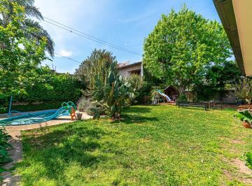 Casa · 180m² · 6 Ambientes · 3 Cocheras · Casa en Venta de 2 Dorm. en La Florida con Pileta, Cochera y Quincho Cubierto