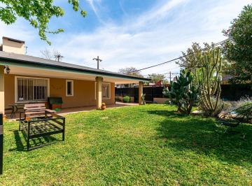 Casa · 180m² · 6 Ambientes · 3 Cocheras · Casa en Venta de 2 Dorm. en La Florida con Pileta, Cochera y Quincho Cubierto