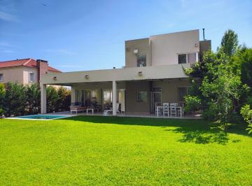 Casa · 172m² · 5 Ambientes · 2 Cocheras · Haras Santa María, Loma Verde, Escobar, Zona Norte