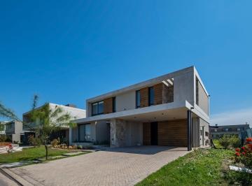 C21-055-987887_2 · Venta Casa 3 Dorm., Pileta, Cochera. Barrio Vida 1
