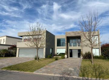 Casa · 585m² · 5 Ambientes · 3 Cocheras · Casa 5 Amb 585 m² Cub C/ Garage 3 Autos y Piscina Vista Al Lago - Terravista