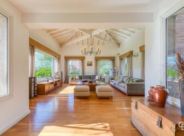 Casa · 550m² · 10 Ambientes · 2 Cocheras · Casa en Venta - 4 Dorm. - Al Golf - Mayling Cc