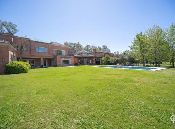 Casa · 550m² · 10 Ambientes · 2 Cocheras · Casa en Venta - 4 Dorm. - Al Golf - Mayling Cc