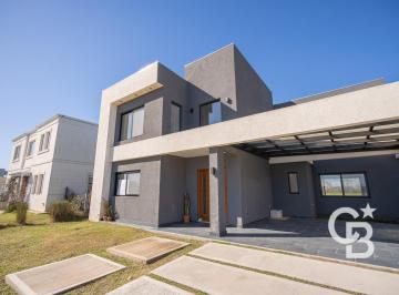 Casa · 200m² · 4 Ambientes · 2 Cocheras · Casa en Venta - 4 Ambientes - Acacias - Puertos del Lago
