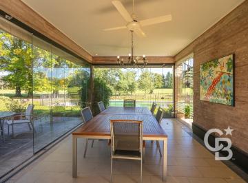 Casa · 400m² · 7 Ambientes · 2 Cocheras · Casa en Mayling Club de Campo