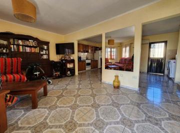 Casa · 128m² · 4 Ambientes · 1 Cochera · Venta Casa Marques de Sobremonte 3 Dorm