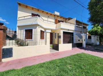 Casa · 128m² · 4 Ambientes · 1 Cochera · Venta Casa Marques de Sobremonte 3 Dorm