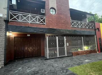 Casa · 115m² · 4 Ambientes · 1 Cochera · Castelli 1194
