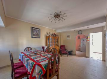 PH · 118m² · 4 Ambientes · 1 Cochera · PH en Venta en Lanús Oeste