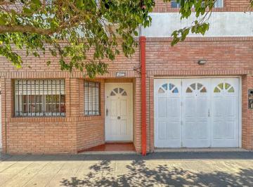 PH · 118m² · 4 Ambientes · 1 Cochera · PH en Venta en Lanús Oeste