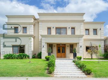 Casa · 450m² · 6 Ambientes · 2 Cocheras · Exclusiva Casa en Venta en Barrio Privado Valdevez