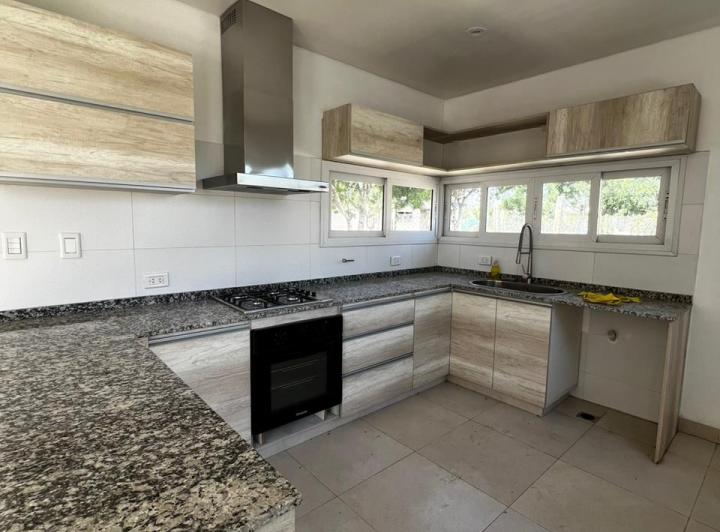 Casa · 114m² · 8 Ambientes · 2 Cocheras
