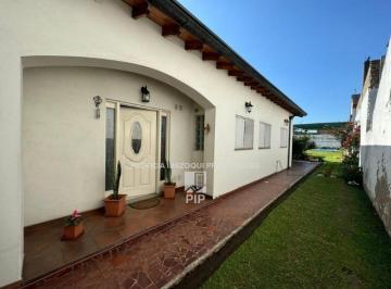 Casa · 190m² · 4 Ambientes · 2 Cocheras · Casa en Venta en Villa Sarmiento