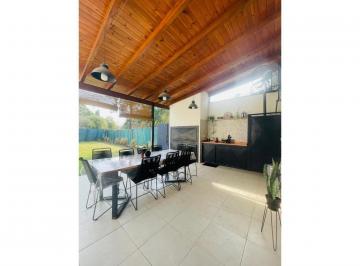 Casa · 141m² · 7 Ambientes · 1 Cochera · Casa de 3 Dorm. - Guiraldes 2314 - Funes