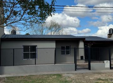 Casa de 4 ambientes, Funes · Propiedad 2 Dorm. con Piscina