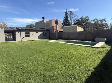 Casa · 67m² · 4 Ambientes · 1 Cochera · Venta/permuta - Oportunidad! Casa 2 Dorm. y Piscina - Funes